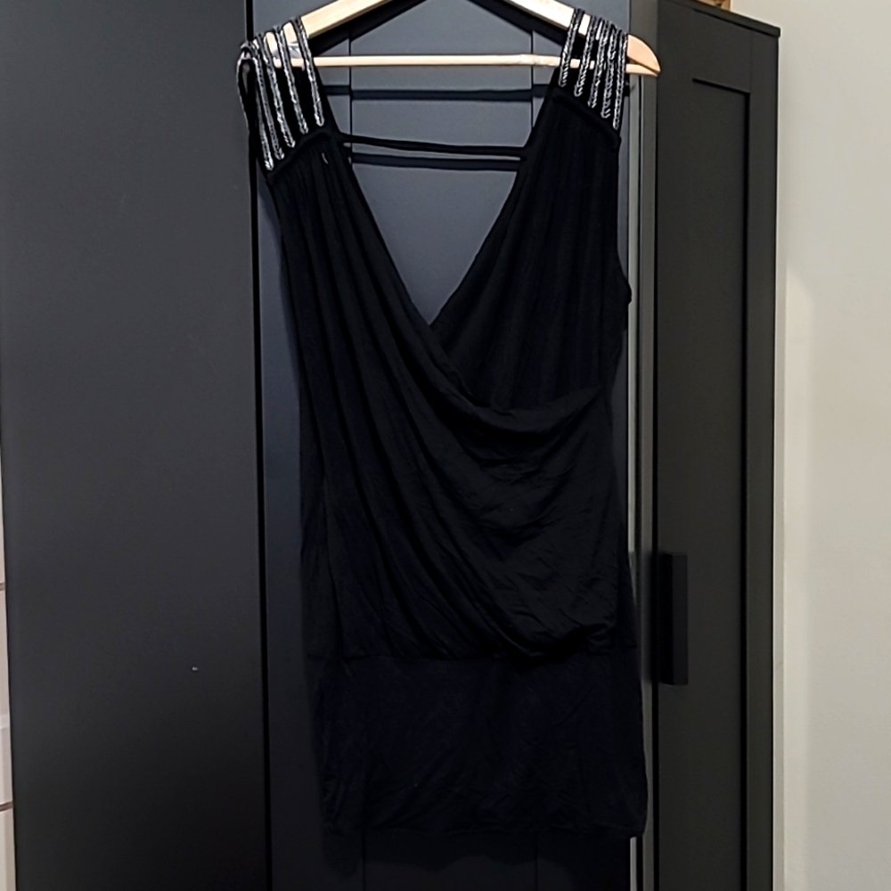 XXI BLACK DRESS WITH SILVER SEQUINS ON THE SHOULDERS.